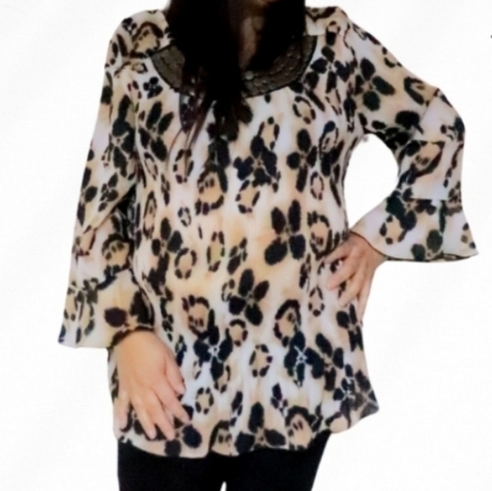 NICOLA WOMENS SIZE L BLOUSE